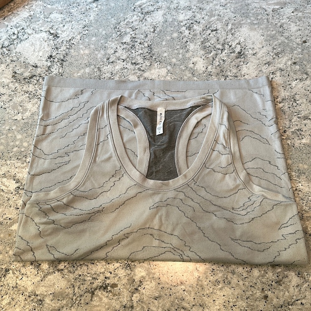 Athleta Momentum Tank